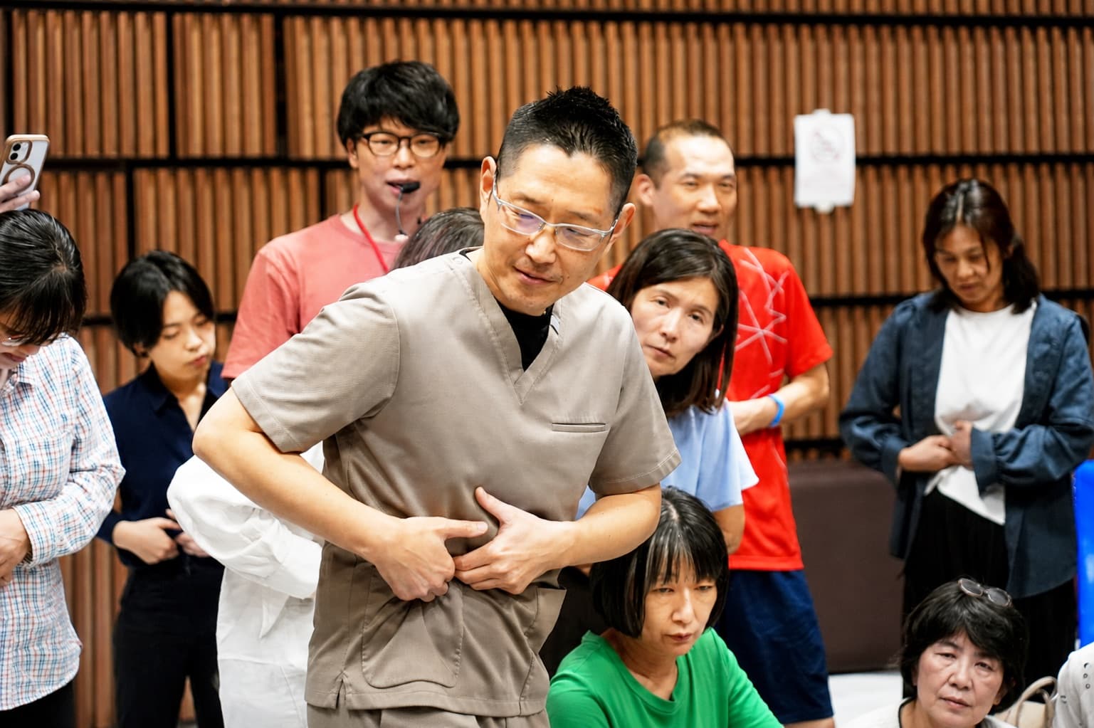 実演を終え参加者と笑顔を交わすめぐわ先生